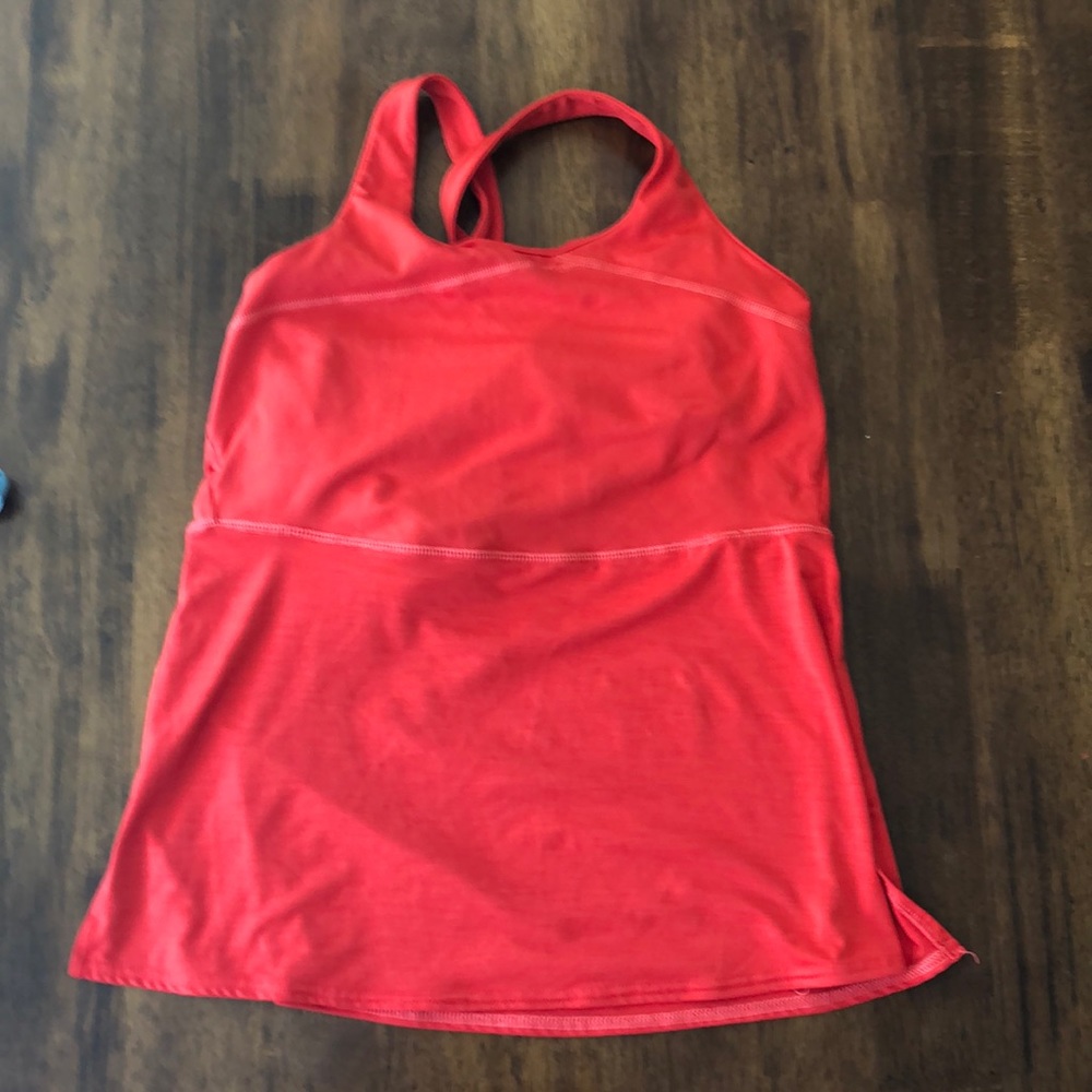 Tank top with twisted back straps and fluttery bottom edge